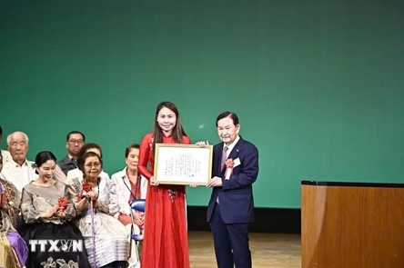 Vietnamese association leader receives Global Citizen Community Award in Japan